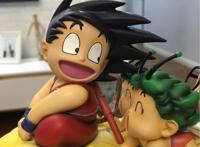 动漫手办模型：龙珠孙悟空和阿拉蕾冲上云霄场景