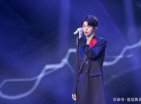 范丞丞最新数专单曲《过度呼吸》舞台首秀