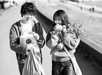 当爱情不再可靠他反复给出“甜蜜关系”的不同答案