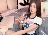 腐姐都out了？新晋二次元女神奶瓶儿COS迦南，A4漫画腰黑袜神还原