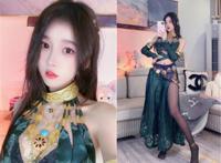 腐姐都out了？新晋二次元女神奶瓶儿COS迦南，A4漫画腰黑袜神还原