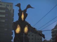 机动奥特曼第一集：百慕拉对进次郎出手，早田出现与百慕拉搏斗！