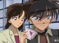 你以为柯南动画只在正片里撒糖？不，它在剧场版里撒更多