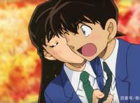 名侦探柯南：柯南秘密暴露，被迫编出理由：工藤新一其实是双胞胎