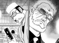 名侦探柯南：柯南秘密暴露，被迫编出理由：工藤新一其实是双胞胎