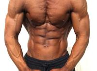 日本漫画家晒肌肉，腹肌都清晰可见，难怪画的本子这么实用