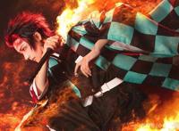 《鬼灭之刃》超神COS，伊之助A爆了，弥豆子却是个男人