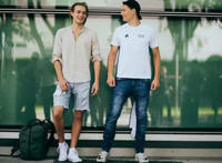 超级英雄们扒下制服后，他们穿什么？