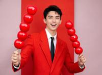 春晚上被吓得满头大汗的吴磊，那一刻像极了鲁邦三世