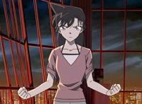 《漆黑的追踪者》谁是携带记忆卡的黑衣组织成员？