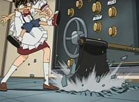 名侦探柯南：最幸运的狗，只因有好名字，怪盗基德冒生命危险救它