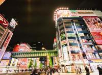 宅男最爱的地方：跪式服务的女仆咖啡馆，还有众多手办