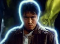 这特摄是漫友童年噩梦，魔法才能打败魔法，故他们用怪物对付怪物