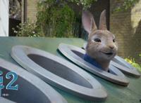 兔兔也太可爱了！《比得兔2：逃跑计划》曝满载而归海报欢乐过年