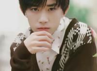 易烊千玺新歌封面陷入抄袭门，设计总监深夜发函紧急道歉