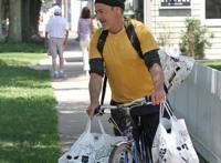 钢铁侠近照曝光，英雄难敌迟暮，白发皱纹显老态