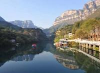 有山有水，还有宫崎骏动漫里的悬崖小屋，都在山西穽底村