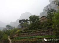 有山有水，还有宫崎骏动漫里的悬崖小屋，都在山西穽底村