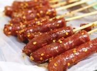 街边2元1根香肠到底是什么做的？知道真相后，我拿香肠的手颤抖了