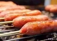 街边2元1根香肠到底是什么做的？知道真相后，我拿香肠的手颤抖了