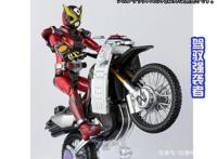 时隔两年，推出零一和跃升蝗虫战车，但是这个姿势太熟悉了？