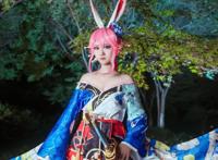 崩坏三：八重樱超酷cos，肤白胜雪美如画，满屏激光特效神级还原