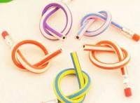 现在小学生的铅笔盒里装着这些！？70、80、90、00后集体out