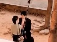 杨紫和井柏然在海边揽腰激吻，太上头了！这对CP我嗑了