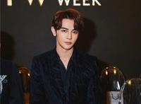 汪东城酷帅亮相时装周网友大赞“黑马王子超有型”