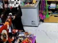 暖心老板娘借出口罩诚信小学生隔天来还钱……