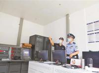 考场外那些坚毅暖心的“藏青”警色_深圳商报数字报