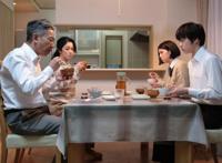 一部另类讽刺的科幻片，《犬屋敷》展露社会百态之丑