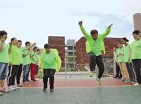 “小蜗牛”走出家门融入社会