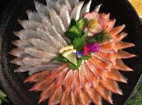 别人家的老爸！他用生鱼片给家人拼出绝美摆盘，网友羡慕不已