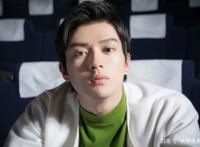 《圣斗士星矢》真人主演曝光！24岁帅气秀肌肉，原来是雄霸的儿子