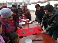 写春联拍全家福，枣庄市总工会送福进万家