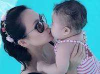 章子怡晒全家福，小苹果亭亭玉立醒醒古灵精怪，汪峰太有福气了