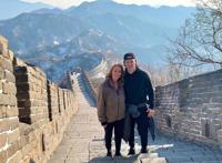 中国归化名将晒全家福：母亲是白人，兄弟俩继承华裔父亲容貌