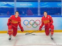 中国归化名将晒全家福：母亲是白人，兄弟俩继承华裔父亲容貌