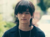 《堀与宫村》真人版引热议，堀京子妆容像职场女性，宫村身材走样