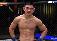 慢镜头回放宋亚东遭重创瞬间！伤口触目惊心，对手获胜跪地不敢信