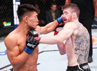 慢镜头回放宋亚东遭重创瞬间！伤口触目惊心，对手获胜跪地不敢信