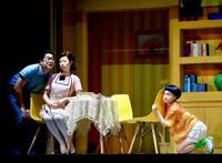 “大头儿子”走上舞台穿越“平行世界”实现两代人平等对话