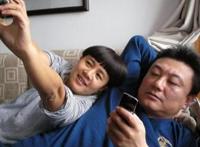 51岁金龟子还是和当年一样像小孩子，而女儿却像唐嫣