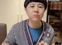 54岁金龟子穿上减龄和卡通衣服，几十年来真的是一心一意