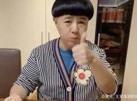 54岁金龟子穿上减龄和卡通衣服，几十年来真的是一心一意