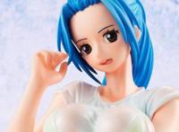 阿宅晒薇薇手办，平淡无奇后面绿色“胖次”有亮点，网友：赚大了