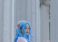 海贼王薇薇cos，蓝发碧眼天姿绝色，快来一睹容颜