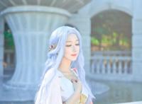 海贼王cos薇薇公主，与动漫一样的身材，一双大眼睛很神奇！