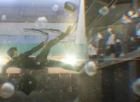 这部十月新番，女主在家被书砸死竟然穿越了，还变成图书管理员